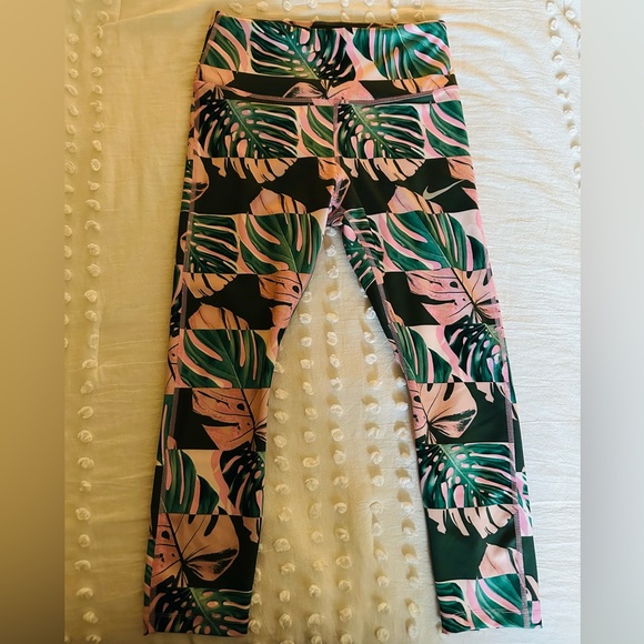 Nike Women's Printed Botanical Fast Crop Running Legging - Picture 4 of 6